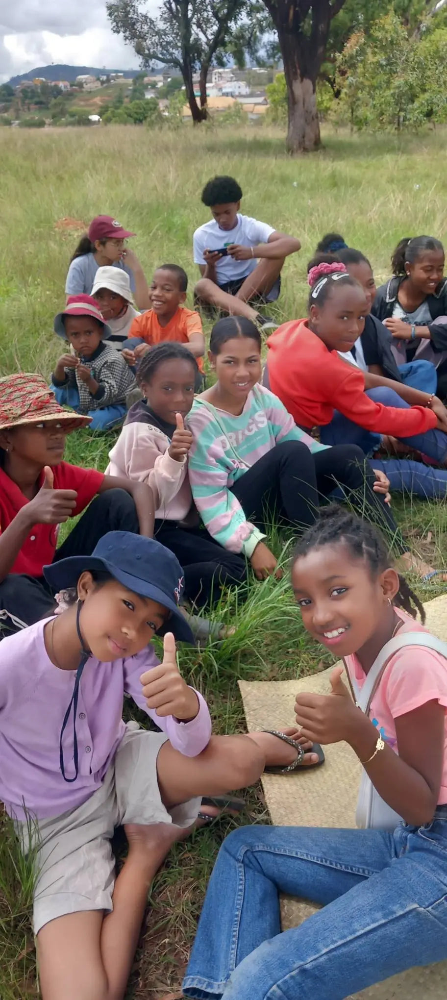 🎅🏾Noël solidaire à Madagascar : sport, partage et solidarité sur le terrain à Fenoarivo (Bongolava) - Or noir vanilla