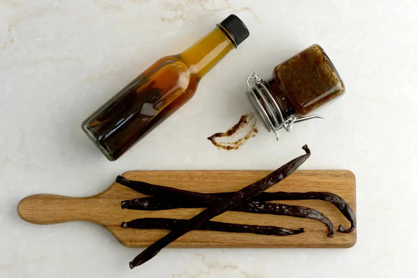 Extrait de vanille vs pâte de gousse de vanille : quelles différences et quand utiliser chacune ? - Or noir vanilla